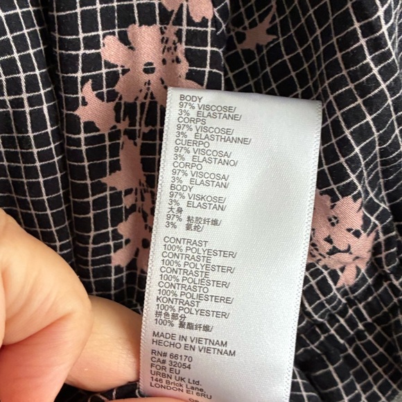 🆕Urban Outfitters Black and Pink Checkered Floral Blouse S🆕 - Picture 12 of 16